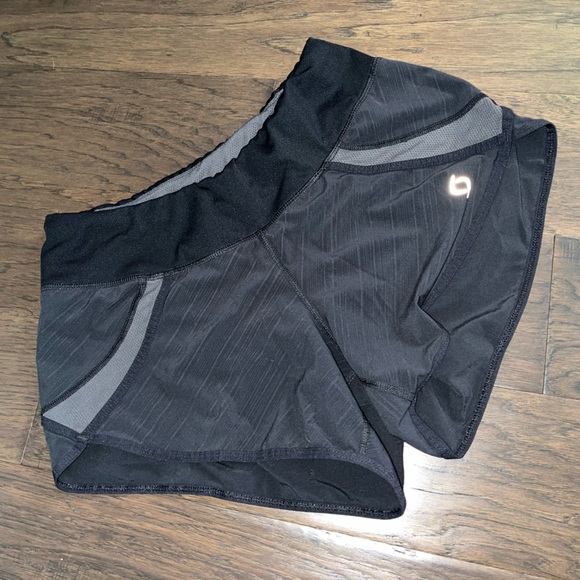 Extra small black running shorts - Picture 2 of 3